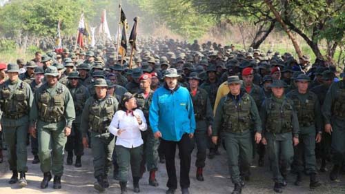 Militares só mudarão de lado com 'visão clara' de força de Guaidó, diz general brasileiro ex-adido militar na Venezuela