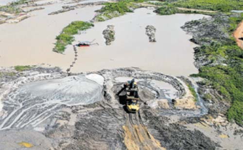 Areia retirada para tamponar minas abre cratera em Satuba