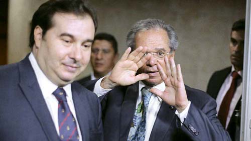 Guedes agradece ‘olhar amigo de Maia’, mas diz que vai se recolher