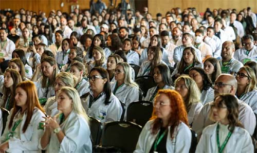 Mais Médicos: 407 profissionais iniciam atuação em 22 estados brasileiros
