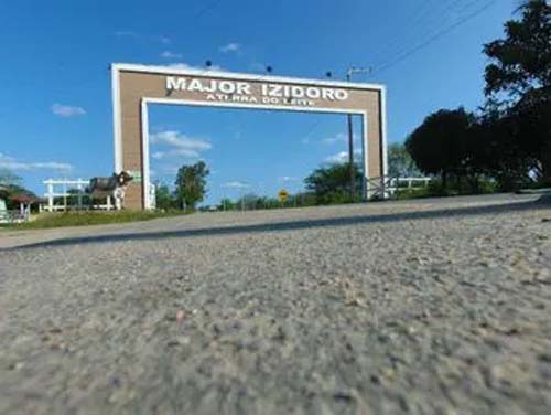 Homem é encontrado morto com perfuração na cabeça em Major Izidoro
