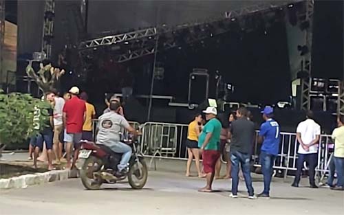 Show com Bell Marques é cancelado após estrutura de palco cair