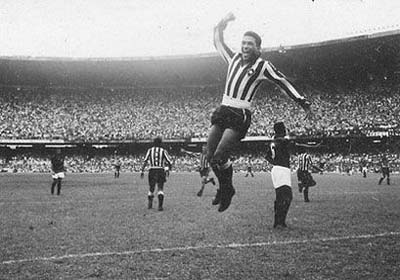 Há 30 anos o futebol perdia Garrincha, o Anjo das Pernas Tortas