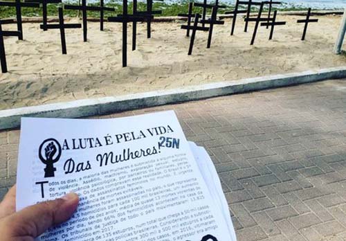 Ato na Ponta Verde relembra assassinato de mulheres