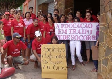 Câmara de Traipu recebe professores para discutir irregularidades