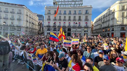 Protestos massivos de venezuelanos em todo o mundo exigindo democracia em seu país