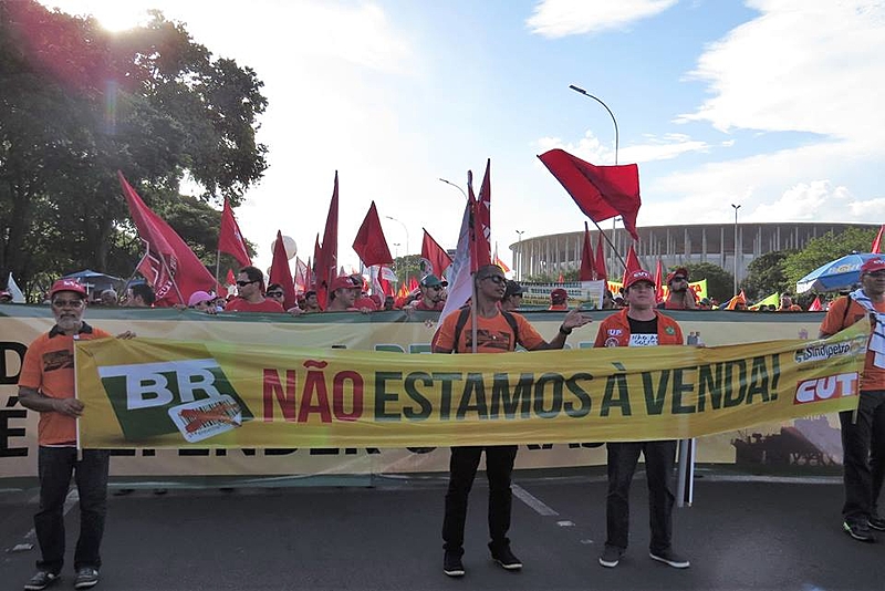 Trabalhadores capixabas entram na justiça contra venda da Petrobras
