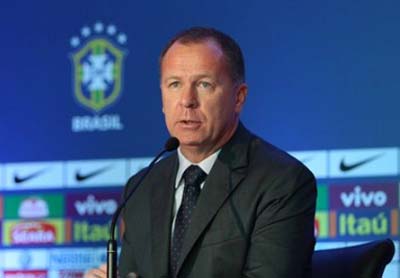 Mano Menezes convoca a seleção brasileira sem Ronaldinho