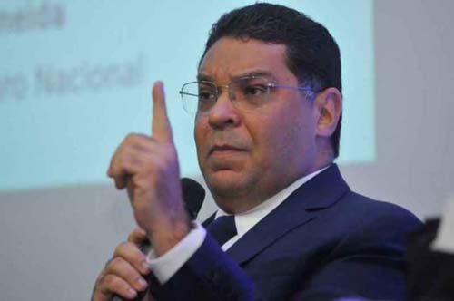 Sem reajuste e sem concurso por pelo menos três anos