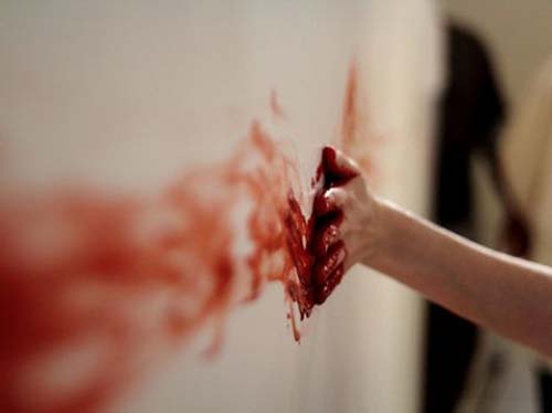 Adolescente de 16 anos atira contra a ex-namorada de apenas 12