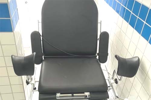 Macas ginecológicas adaptáveis para mulheres com deficiência estão disponíveis em quatro unidades de saúde em Maceió