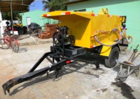 Prefeitura de União adquire máquina para pintar meio fio