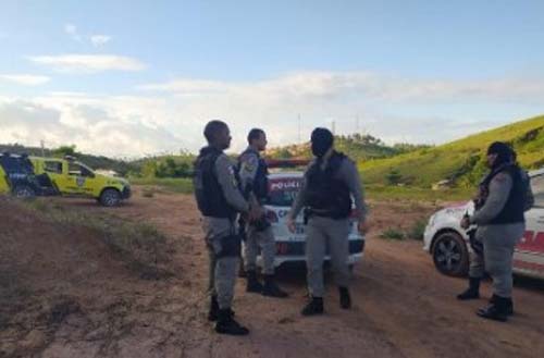 Seis suspeitos de integrar facção criminosa são presos em operação policial