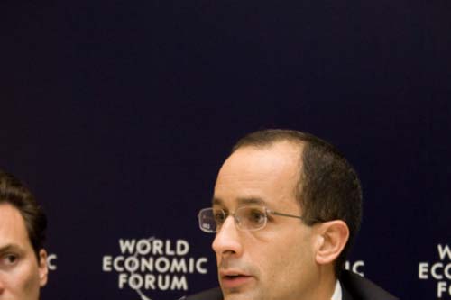 Marcelo Odebrecht sai da prisão domiciliar e visita sede da empresa