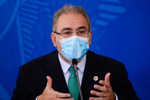 Em meio a escândalo na pasta, ministro da Saúde cumpre 