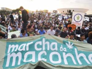 Brasília recebe primeira marcha da maconha após liberação do STF