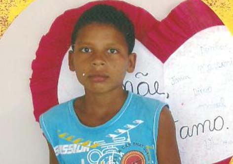 Família procura criança desaparecida após jogo de futebol