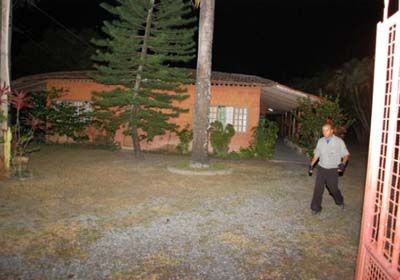 Trio invade convento e mantém freiras reféns