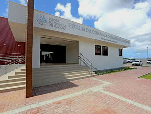 Pai e filho são condenados após matar homem a facadas em Marechal