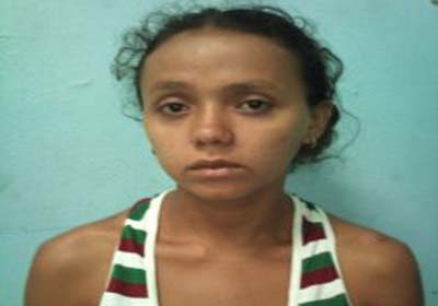 Gestante de 8 meses tenta entrar com droga na Delegacia de Penedo e acaba presa 