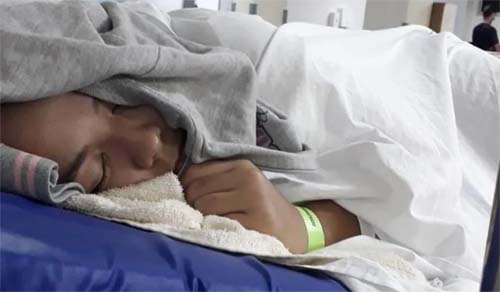 Adolescente de Feira Grande com doença rara aguarda cirurgia urgente no HGE em Maceió