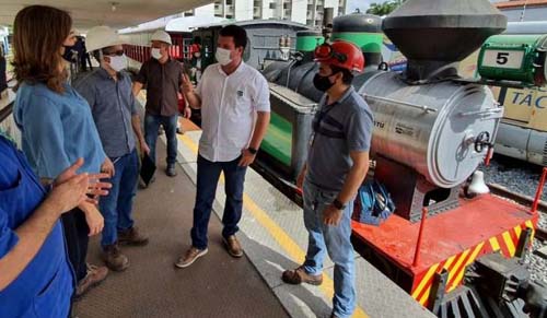 Aos 92 anos, Maria Fumaça volta a circular e será transformada em trem de turismo