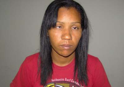 Polícia prende mulher acusada de assalto à mão armada