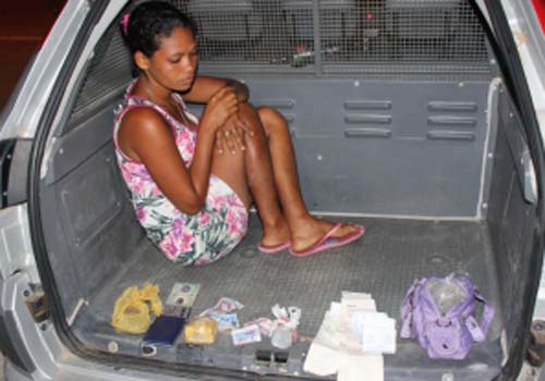 Polícia apreende drogas na Barra de Santo Antônio; uma pessoa foi presa 