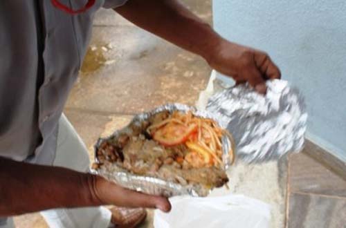 Santana: Mulher tenta entregar droga em delegacia e acaba presa