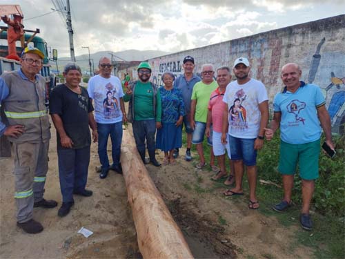 Mastro de Santa Maria Madalena já está no lugar; madeiro tem 20 metros e comprimento