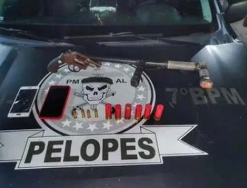 PM prende dois homens acusados de homicídio e apreende armas de fogo em Santana do Ipanema