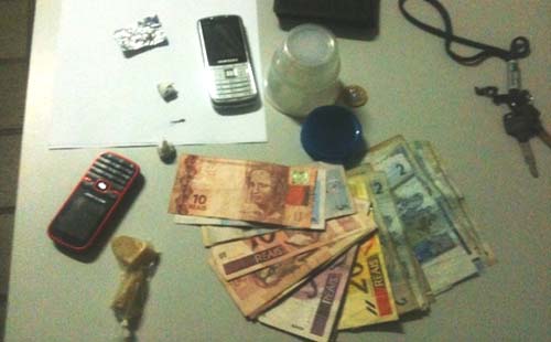 Mototaxista é preso acusado de fazer entrega de drogas em domicílio