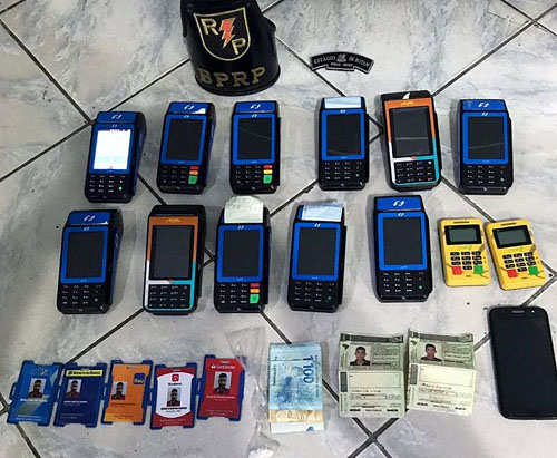 Turista é preso em hotel com notas falsas, cocaína e crachás de bancos