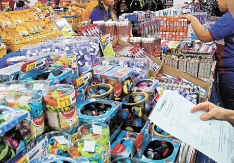 Caderno de matéria está entre os itens mais caros na lista de material escolar