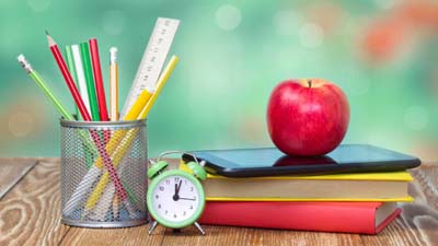 Pais se organizam para gastar menos com material escolar