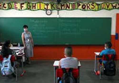 CNE garante matrícula de estudantes estrangeiros