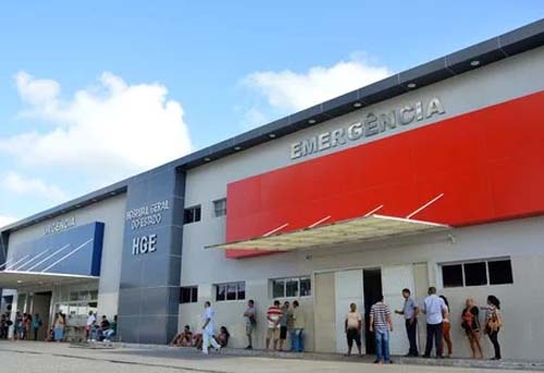 Homem esfaqueia companheiro após suspeitar de traição