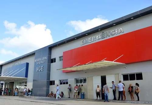 Homem leva três tiros durante tentativa de assalto na porta de casa em Maceió