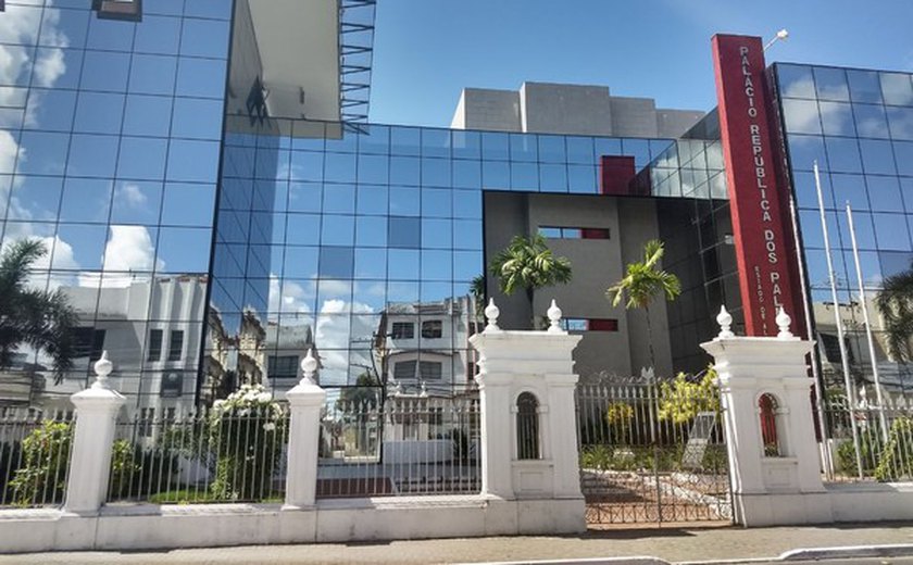 Metade dos secretários de Renan Filho deve disputar nas eleições em 22