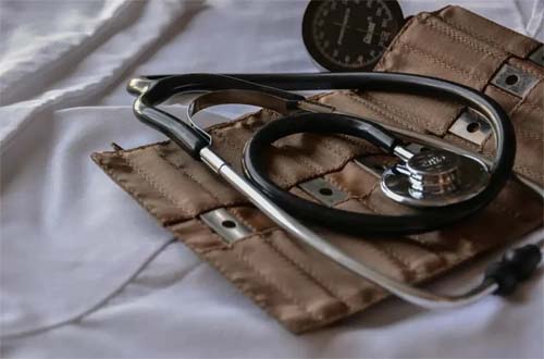 CFM: a cada três horas, um médico é vítima de violência no Brasil