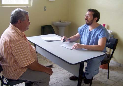 Hospitais buscam médicos para urgência e negócios