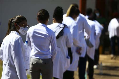 Alagoas registrou um aumento de 103% no número de médicos desde 2010, segundo o CFM.