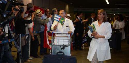 Bolsonaro diz que programa Mais Médicos não será suspenso