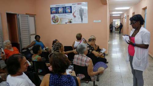 O prejuízo bilionário da saída do Mais Médicos para a 'medicina de exportação' de Cuba