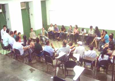 Médicos ameaçam parar atividades na terça-feira, 18