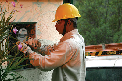 Durante sete anos, mulher pagou conta de luz do vizinho