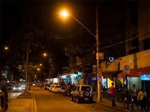 Sensação de insegurança nas ruas à noite cresce entre brasileiros