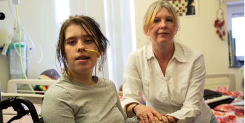 Menina “presa” dentro do próprio corpo “acorda” ao ouvir músicas da mãe