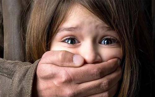 Mulher com sinais de embriaguez é presa suspeita de ameaçar de morte filha de 11 anos em Arapiraca