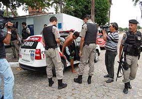 Latrocínio: Menor deixa hospital e é levado para delegacia